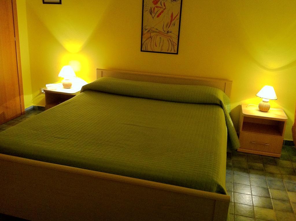 B&B Nido Colorato Fontane Bianche Quarto foto